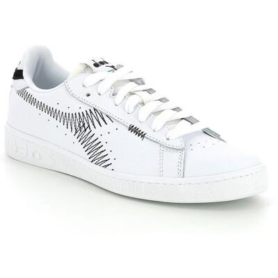 Diadora Baskets Femme GAME L L ZIGZAG Blanc/Noir en cuir 36 female - Publicité Diadora Baskets Femme GAME L L ZIGZAG Blanc/Noir en cuir 36 female - Publicité