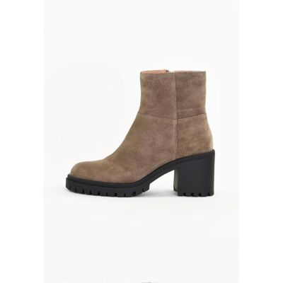 Emilie Karston Bottines Femme en Cuir ALANA Taupe 37 female - Publicité Emilie Karston Bottines Femme en Cuir ALANA Taupe 37 female - Publicité