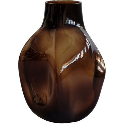 101 COPENHAGEN - Vase Bakku - Marron - Verre soufflé bouche - Designer Tommy Hyldahl - Publicité 101 COPENHAGEN - Vase Bakku - Marron - Verre soufflé bouche - Designer Tommy Hyldahl - Publicité