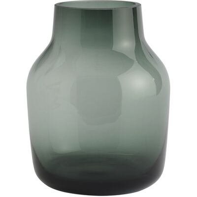 Muuto - Vase Silent - Vert - Verre soufflé bouche - Designer Andreas Engesvik - Publicité Muuto - Vase Silent - Vert - Verre soufflé bouche - Designer Andreas Engesvik - Publicité