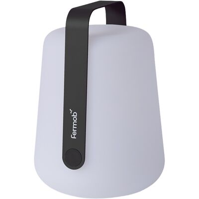 Fermob - Lampe extérieur sans fil rechargeable Balad - Gris - Polyéthylène - Designer Tristan Lohner - Publicité Fermob - Lampe extérieur sans fil rechargeable Balad - Gris - Polyéthylène - Designer Tristan Lohner - Publicité