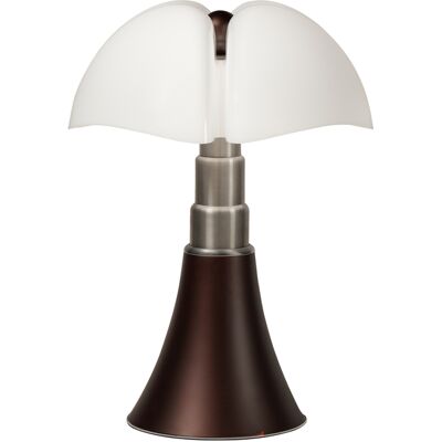Martinelli Luce - Lampe de table Pipistrello - Marron - Méthacrylate opalin - Designer Gae Aulenti - Publicité Martinelli Luce - Lampe de table Pipistrello - Marron - Méthacrylate opalin - Designer Gae Aulenti - Publicité