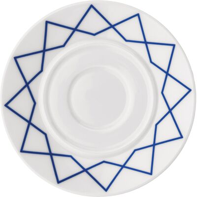 Alessi - Soucoupe La Bella Tavola - Bleu - Porcelaine fine - Designer Ettore Sottsass - Publicité Alessi - Soucoupe La Bella Tavola - Bleu - Porcelaine fine - Designer Ettore Sottsass - Publicité