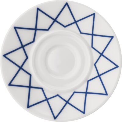 Alessi - Soucoupe La Bella Tavola - Bleu - Porcelaine fine - Designer Ettore Sottsass - Publicité Alessi - Soucoupe La Bella Tavola - Bleu - Porcelaine fine - Designer Ettore Sottsass - Publicité