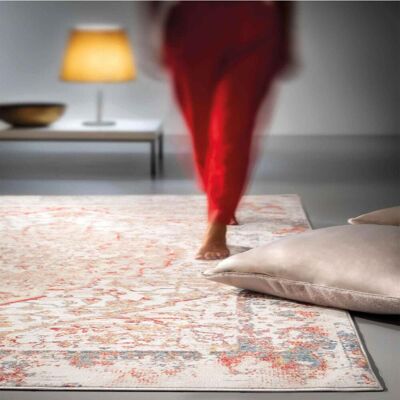 Guy Laroche Tapis salon et chambre tissé motif oriental AKHIR - Publicité Guy Laroche Tapis salon et chambre tissé motif oriental AKHIR - Publicité