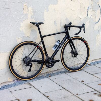 Vélo WILIER 0 SLR Disc Dura Ace Di2 SLR38 L NOIR - Publicité Vélo WILIER 0 SLR Disc Dura Ace Di2 SLR38 L NOIR - Publicité