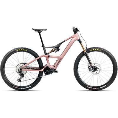 Orbea Rise LT M10 630W Desert Rose - Carbon Raw (Mat) 2025 29"; 630 Wh Diamant - VTT électrique - Publicité Orbea Rise LT M10 630W Desert Rose - Carbon Raw (Mat) 2025 29"; 630 Wh Diamant - VTT électrique - Publicité