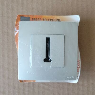 1 Prise Téléphone Fixation À Vis - Espace - Technium Gris Clair - Arnould 50240 - Publicité 1 Prise Téléphone Fixation À Vis - Espace - Technium Gris Clair - Arnould 50240 - Publicité