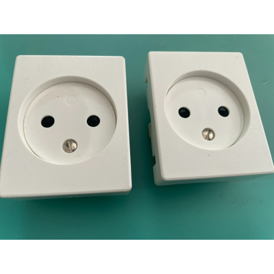 Lot De 2 Prises 2 P Legrand Galion 83122 - Publicité Lot De 2 Prises 2 P Legrand Galion 83122 - Publicité