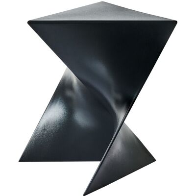 Beliani Table D'Appoint En Plastique Triangulaire Forme Géométrique Noire Pecos - Publicité Beliani Table D'Appoint En Plastique Triangulaire Forme Géométrique Noire Pecos - Publicité