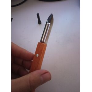 Éplucheur Ambidextre Avec Manche Bois À Dénuder Pommes De Terre Légume Inox Twin - Publicité Éplucheur Ambidextre Avec Manche Bois À Dénuder Pommes De Terre Légume Inox Twin - Publicité