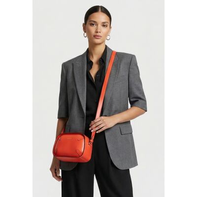 Coccinelle Cross Body Camera Bag In Grained Leather In Red Taille: OS Sacs en bandoulière Outlet Femme Rouge - Publicité Coccinelle Cross Body Camera Bag In Grained Leather In Red Taille: OS Sacs en bandoulière Outlet Femme Rouge - Publicité