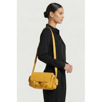 Coccinelle Satchel Cross Body Bag With Strap Detail In Yellow Taille: OS Sacs en bandoulière Outlet Femme Jaune - Publicité Coccinelle Satchel Cross Body Bag With Strap Detail In Yellow Taille: OS Sacs en bandoulière Outlet Femme Jaune - Publicité