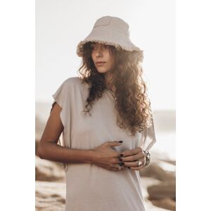 Mikuta The Light Bucket Hat White Taille: OS Bonnets Outlet Femme Blanche - Publicité Mikuta The Light Bucket Hat White Taille: OS Bonnets Outlet Femme Blanche - Publicité
