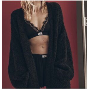 Mikuta The Black Alpaca Cardigan Taille: S Manteaux en fausse fourrure Outlet Femme Le Noir - Publicité Mikuta The Black Alpaca Cardigan Taille: S Manteaux en fausse fourrure Outlet Femme Le Noir - Publicité