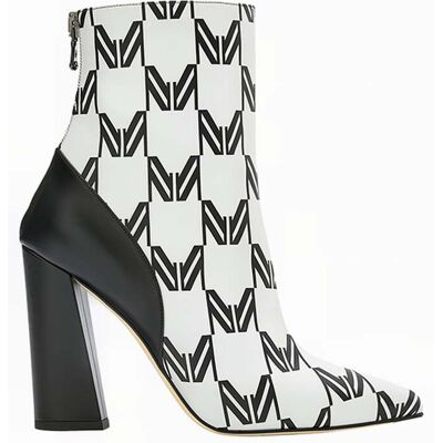 Marcell von Berlin Printed Ankle Boots Black/white Logo Print Taille: 36 Bottes Outlet Femme Le Noir - Publicité Marcell von Berlin Printed Ankle Boots Black/white Logo Print Taille: 36 Bottes Outlet Femme Le Noir - Publicité