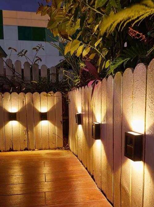 estranix Applique Murale Extérieure à Energie Solaire Eclairage - Lampe Led - Lumière chaude