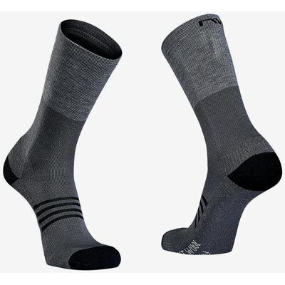 Chaussettes Northwave Extreme Pro High PrimaLoft gris foncé noir - M - Publicité Chaussettes Northwave Extreme Pro High PrimaLoft gris foncé noir - M - Publicité