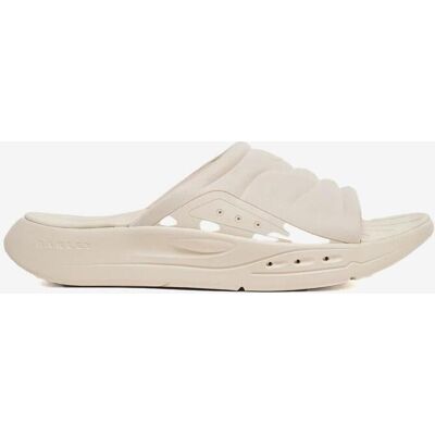 Tongs Oakley Studio Slide blanc - 45 - Publicité Tongs Oakley Studio Slide blanc - 45 - Publicité