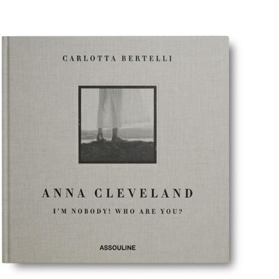 ART Anna Cleveland : I'm nobody! who are you? - Publicité ART Anna Cleveland : I'm nobody! who are you? - Publicité