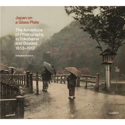 ART Japan on a glass plate : The adventure of photography in yokohama and beyond, 1853-1912 - Publicité ART Japan on a glass plate : The adventure of photography in yokohama and beyond, 1853-1912 - Publicité