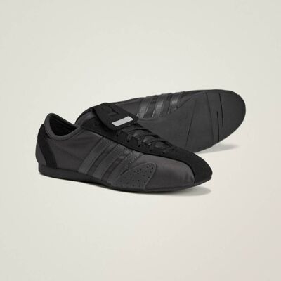 Chaussure de sport adidas by Stella McCartney Sportswear76 Core Black / Core Black / Core Black 41 1/3 - Publicité Chaussure de sport adidas by Stella McCartney Sportswear76 Core Black / Core Black / Core Black 41 1/3 - Publicité