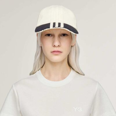 Adidas CASQUETTE Y-3 BANDES Off White S/M - Publicité Adidas CASQUETTE Y-3 BANDES Off White S/M - Publicité