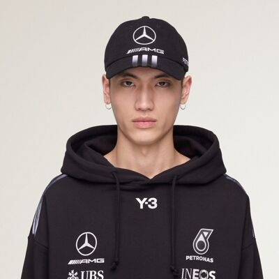 Adidas CASQUETTE DAD Y-3 MERCEDES - AMG PETRONAS FORMULA 1 TEAM Black S/M - Publicité Adidas CASQUETTE DAD Y-3 MERCEDES - AMG PETRONAS FORMULA 1 TEAM Black S/M - Publicité