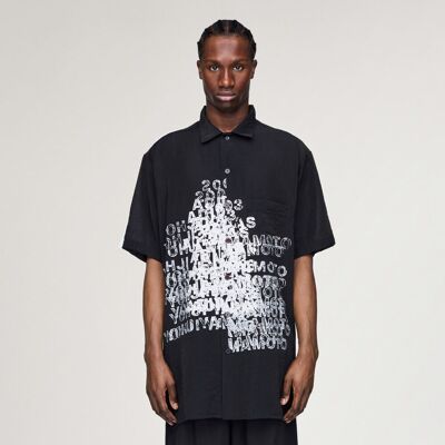 Adidas CHEMISE LONGUE À MANCHES COURTES Y-3 PLACED GRAPHIC Black M - Publicité Adidas CHEMISE LONGUE À MANCHES COURTES Y-3 PLACED GRAPHIC Black M - Publicité