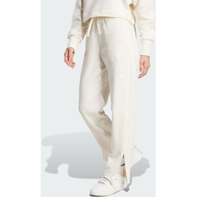 Adidas Pantalon droit molleton 3 bandes ALL SZN Off White XL - Publicité Adidas Pantalon droit molleton 3 bandes ALL SZN Off White XL - Publicité