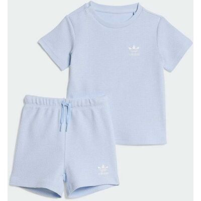 Adidas ENSEMBLE T-SHIRT ET SHORT GAUFRÉS STANDARD Crystal Sky 3-4A - Publicité Adidas ENSEMBLE T-SHIRT ET SHORT GAUFRÉS STANDARD Crystal Sky 3-4A - Publicité