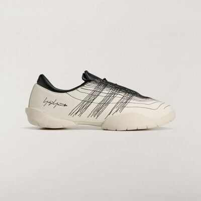 Adidas Chaussure Y-3 REGU Off White / Black / Alumina 42 - Publicité Adidas Chaussure Y-3 REGU Off White / Black / Alumina 42 - Publicité
