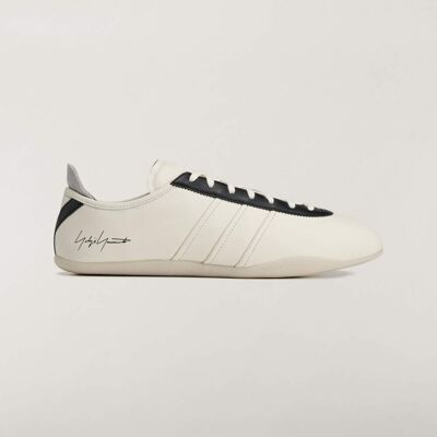 Adidas Chaussure Y-3 TOKYO Off White / Black / Alumina 42 - Publicité Adidas Chaussure Y-3 TOKYO Off White / Black / Alumina 42 - Publicité