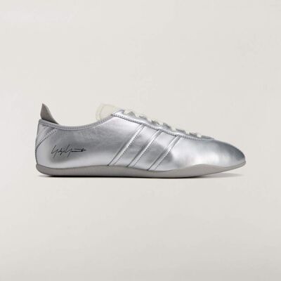 Adidas Chaussure Y-3 TOKYO Silver Metallic / Off White / Black 42 - Publicité Adidas Chaussure Y-3 TOKYO Silver Metallic / Off White / Black 42 - Publicité
