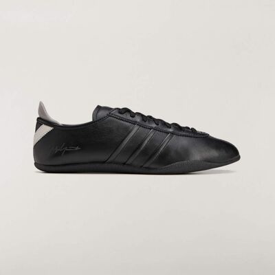 Adidas CHAUSSURE Y-3 TOKYO Black / Black / Off White 40 2/3 - Publicité Adidas CHAUSSURE Y-3 TOKYO Black / Black / Off White 40 2/3 - Publicité