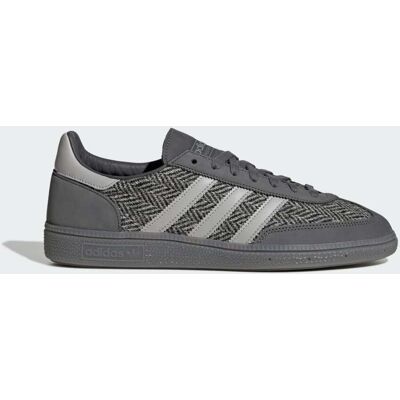 Adidas CHAUSSURE HANDBALL SPEZIAL Grey Two / Grey Five / Grey Five 39 1/3 - Publicité Adidas CHAUSSURE HANDBALL SPEZIAL Grey Two / Grey Five / Grey Five 39 1/3 - Publicité