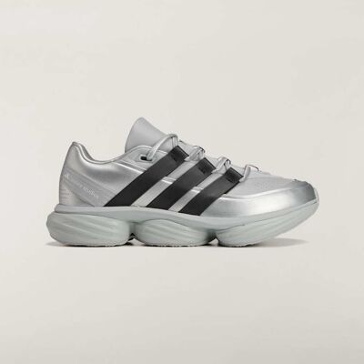 Chaussure adidas x Entire Studios Lightblaze POD Matte Silver / Silver Metallic / Core Black 44 - Publicité Chaussure adidas x Entire Studios Lightblaze POD Matte Silver / Silver Metallic / Core Black 44 - Publicité