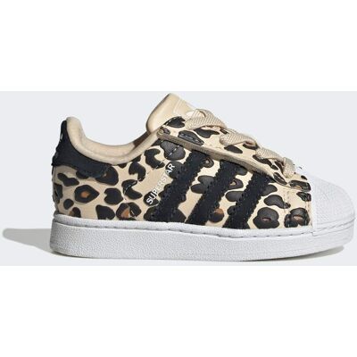 Adidas CHAUSSURE LACETS ÉLASTIQUES FERMETURE CONFORTABLE SUPERSTARII Sand Strata / Core Black / Cloud White 25 - Publicité Adidas CHAUSSURE LACETS ÉLASTIQUES FERMETURE CONFORTABLE SUPERSTARII Sand Strata / Core Black / Cloud White 25 - Publicité