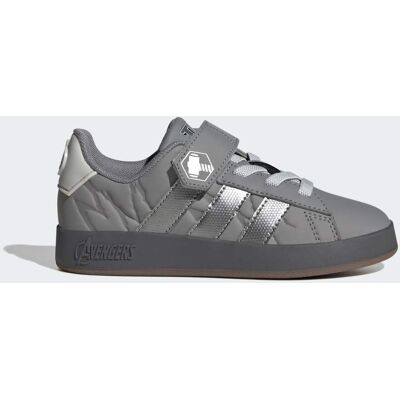 CHAUSSURE GRAND COURT ADIDAS MARVEL AVENGERS ENFANTS Grey Three / Silver Metallic / Grey One 31 1/2 - Publicité CHAUSSURE GRAND COURT ADIDAS MARVEL AVENGERS ENFANTS Grey Three / Silver Metallic / Grey One 31 1/2 - Publicité