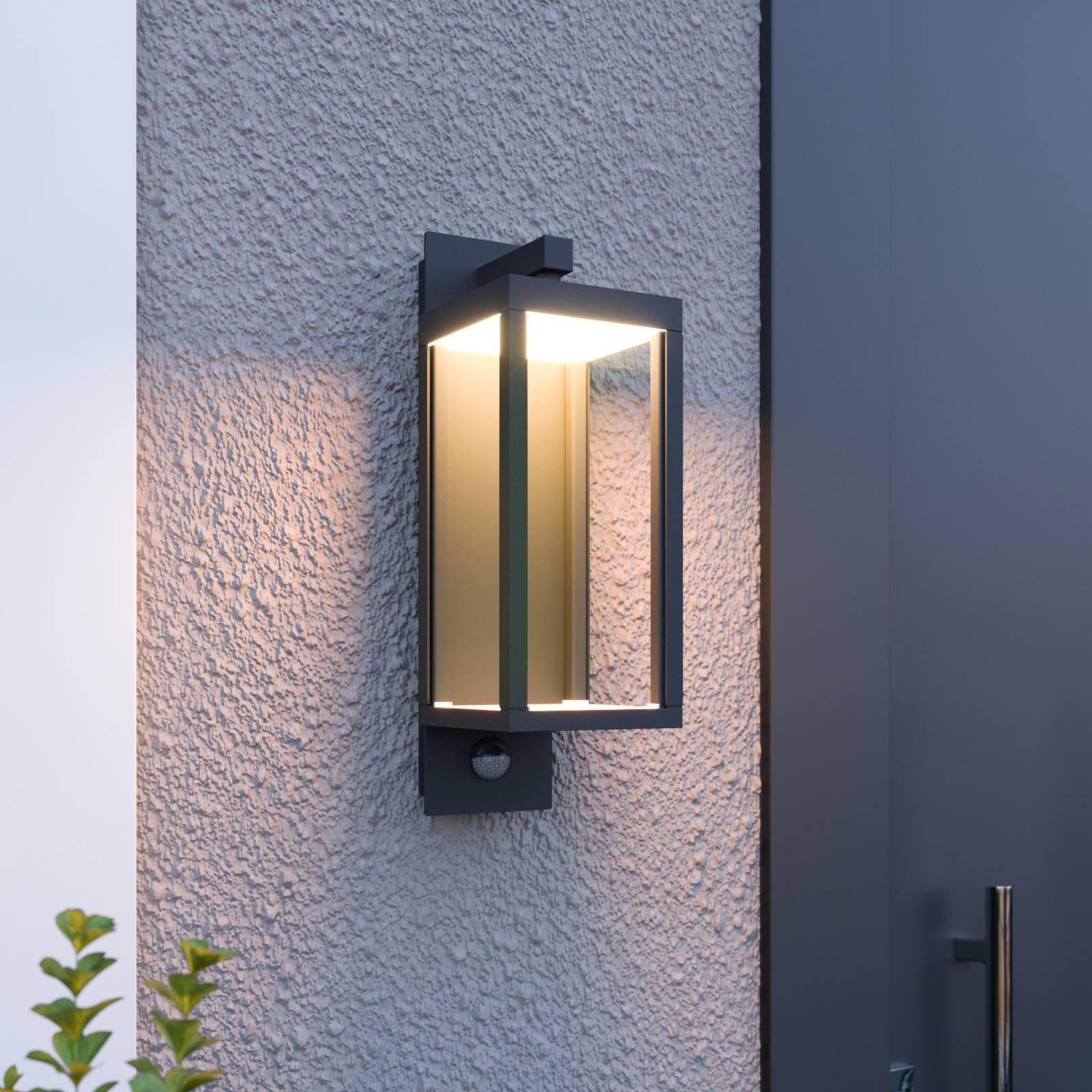 RETOURS GRATUITS & 50 jours pour changer d’avis ! L'applique d'extérieur LED Ferdinand est dotée d'un cadre métallique filigrane gris foncé et d'inserts en verre transparent. L'aspect est moderne et attrayant. La lumière est diffusée vers le bas et elle plonge l'environnement dans une lumière agréable. Avec détecteur de mouvement intégré - angle de détection 120° - portée 6-10 m durée d'éclairage réglable (5 s - 6 min) - récompensé par le Reddot Award 2018 image
