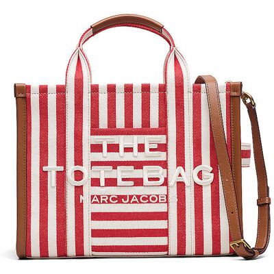 Marc Jacobs Sac - Cabas THE MEDIUM TOTE rouge - Publicité Marc Jacobs Sac - Cabas THE MEDIUM TOTE rouge - Publicité