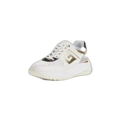 Baskets femme Guess Fonzi Blanc 39 - Publicité Baskets femme Guess Fonzi Blanc 39 - Publicité