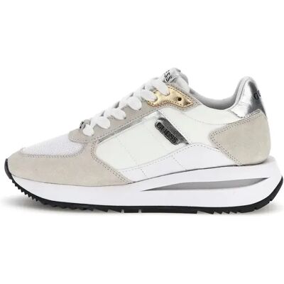 Baskets femme Guess Energy Blanc 40 - Publicité Baskets femme Guess Energy Blanc 40 - Publicité