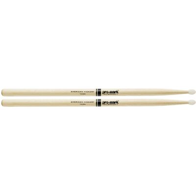 Promark Classic Forward 2B Hickory Nylon Tip - Publicité Promark Classic Forward 2B Hickory Nylon Tip - Publicité