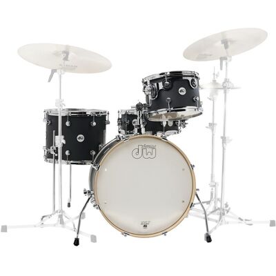 DW Drums Design Frequent Flyer 20 Shell Pack Matte Satin Black - Publicité DW Drums Design Frequent Flyer 20 Shell Pack Matte Satin Black - Publicité