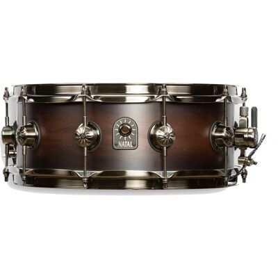 Natal Originals Walnut 14 x 5.5" Snare Drum Vintage Burst - Publicité Natal Originals Walnut 14 x 5.5" Snare Drum Vintage Burst - Publicité