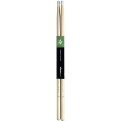 Stagg Hickory 7A Drumsticks Nylon Tip - Publicité Stagg Hickory 7A Drumsticks Nylon Tip - Publicité