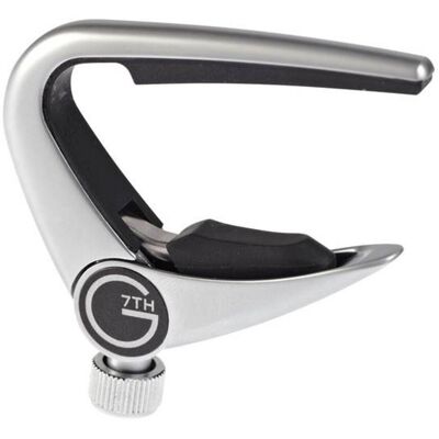 G7th The Capo Company G7th Newport Partial Capo 5-String Silver - Publicité G7th The Capo Company G7th Newport Partial Capo 5-String Silver - Publicité