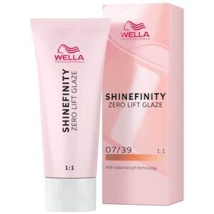 Wella Professionals Shinefinity Zero Lift Glaze Gloss Vernis Coloré Longue Tenue 07/97 Blond Moyen Fumé Marron , 60ml - Publicité Wella Professionals Shinefinity Zero Lift Glaze Gloss Vernis Coloré Longue Tenue 07/97 Blond Moyen Fumé Marron , 60ml - Publicité