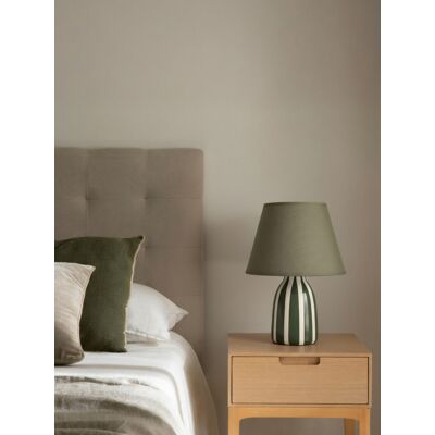 Olive lampe à poser verte - Kenay Home - Publicité Olive lampe à poser verte - Kenay Home - Publicité